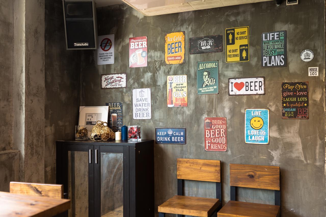 Revolution Hostel Asoke Бангкок Экстерьер фото