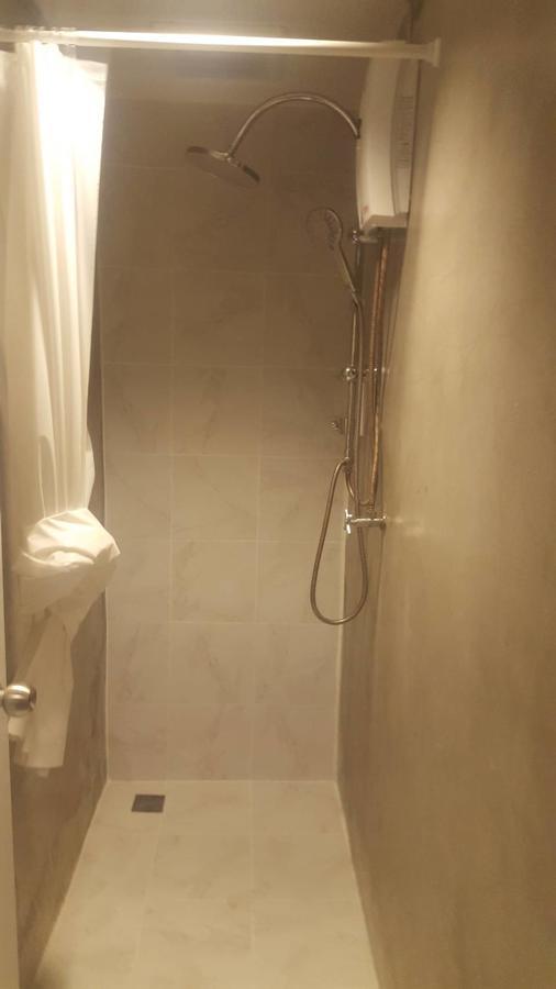 Revolution Hostel Asoke Бангкок Экстерьер фото