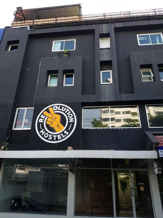 Revolution Hostel Asoke Бангкок Экстерьер фото